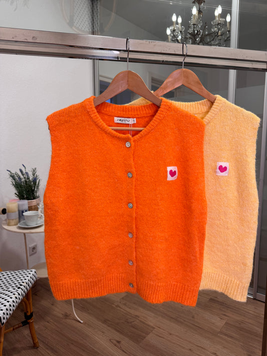 Farbenfrohe Strickwesten