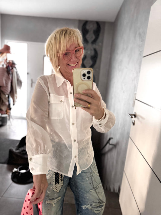 Weiße Bluse mit Druckknöpfen