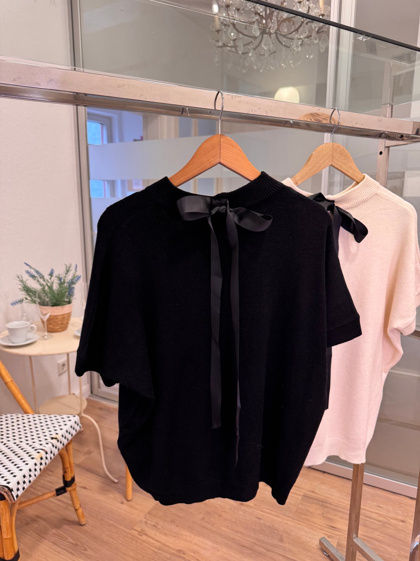 Elegantes Schleifen Strickoberteil