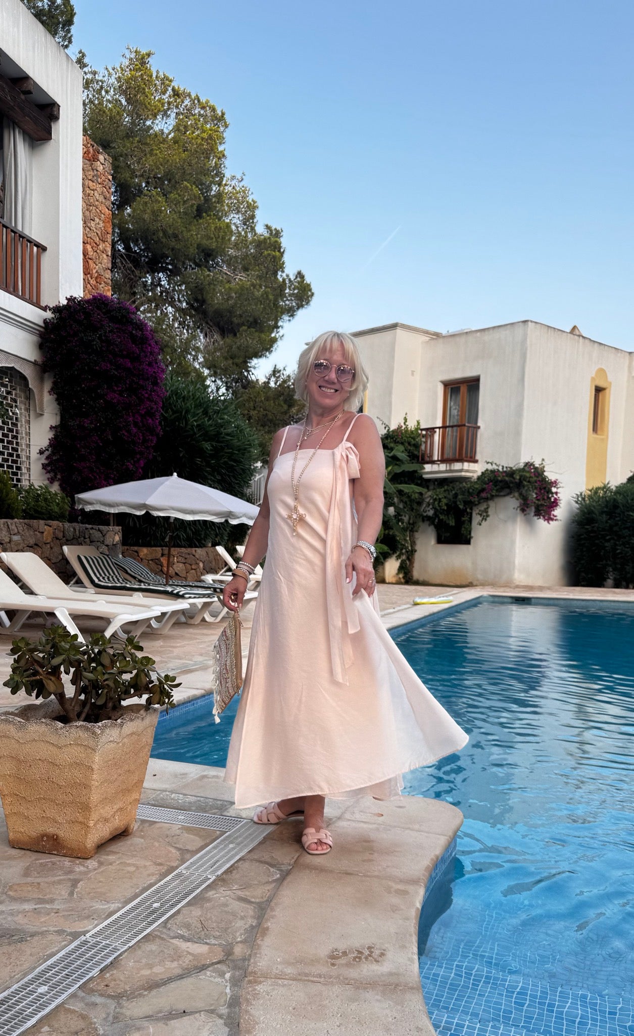 Leichtes pastelfarbenes Kleid
