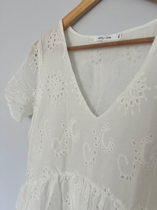 Kurzes Kleid mit Spitzendetails