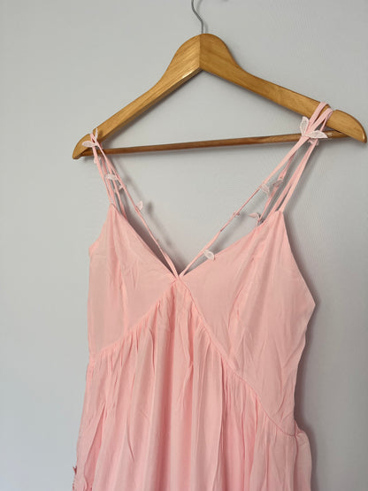 Langes Kleid mit Spitzendetails