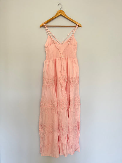 Langes Kleid mit Spitzendetails