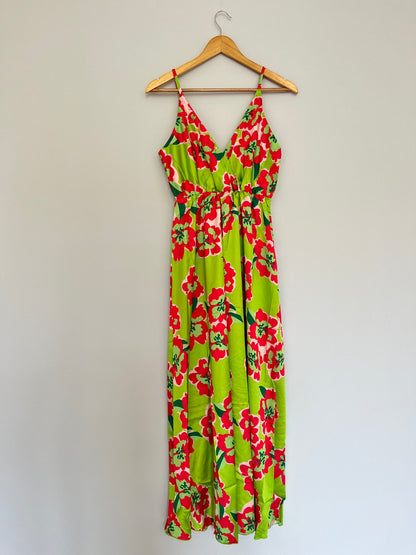 Grünes Kleid mit pinkem Blumenmuster