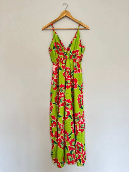 Grünes Kleid mit pinkem Blumenmuster