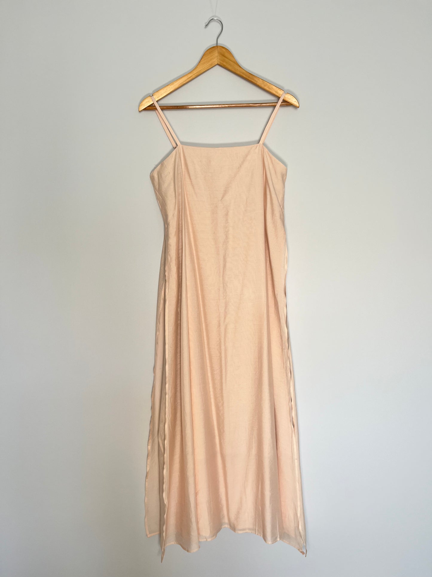 Leichtes pastelfarbenes Kleid