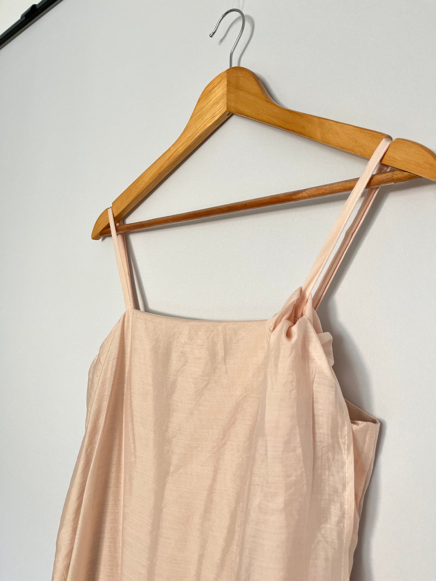 Leichtes pastelfarbenes Kleid