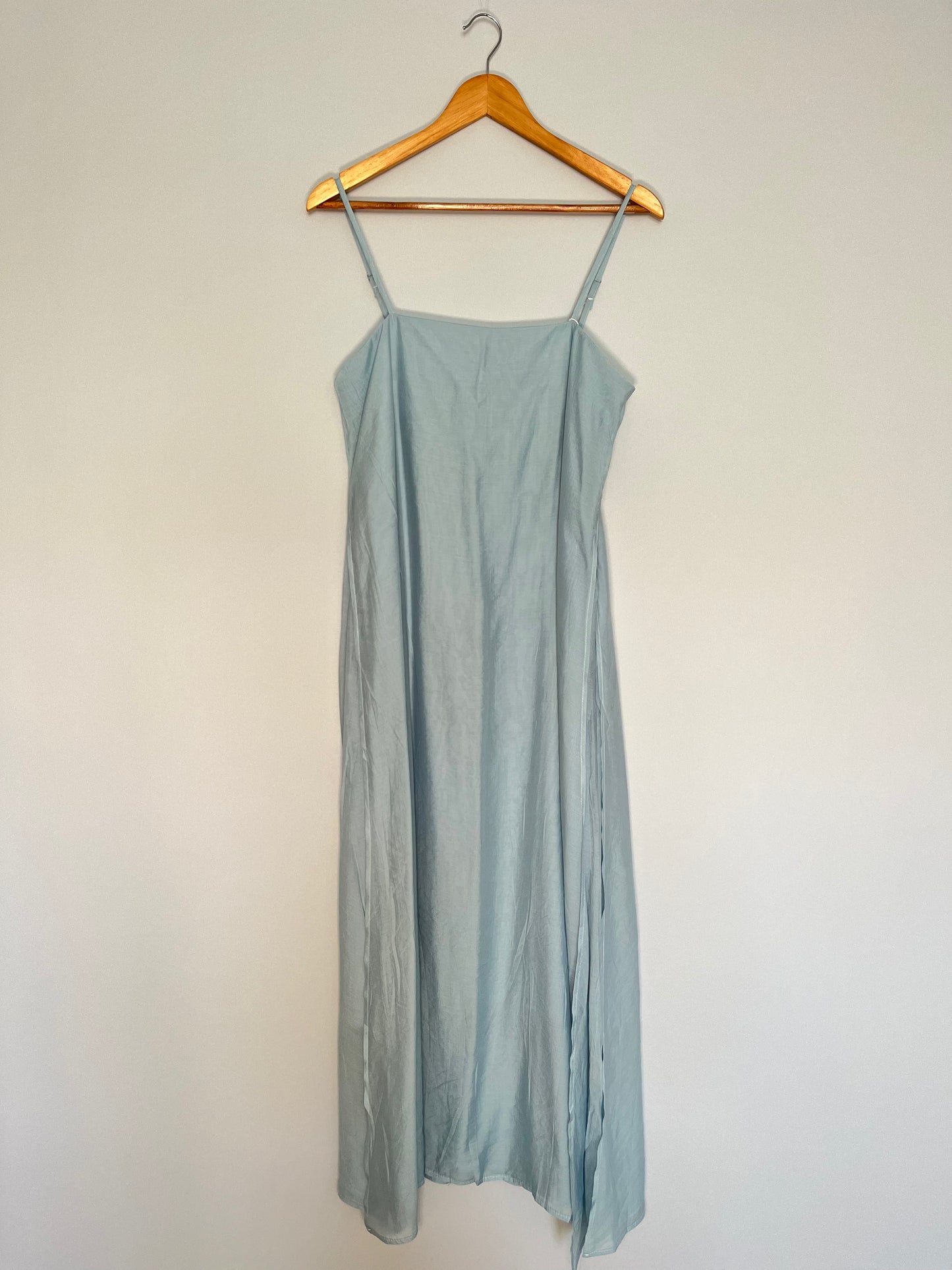 Leichtes pastelfarbenes Kleid