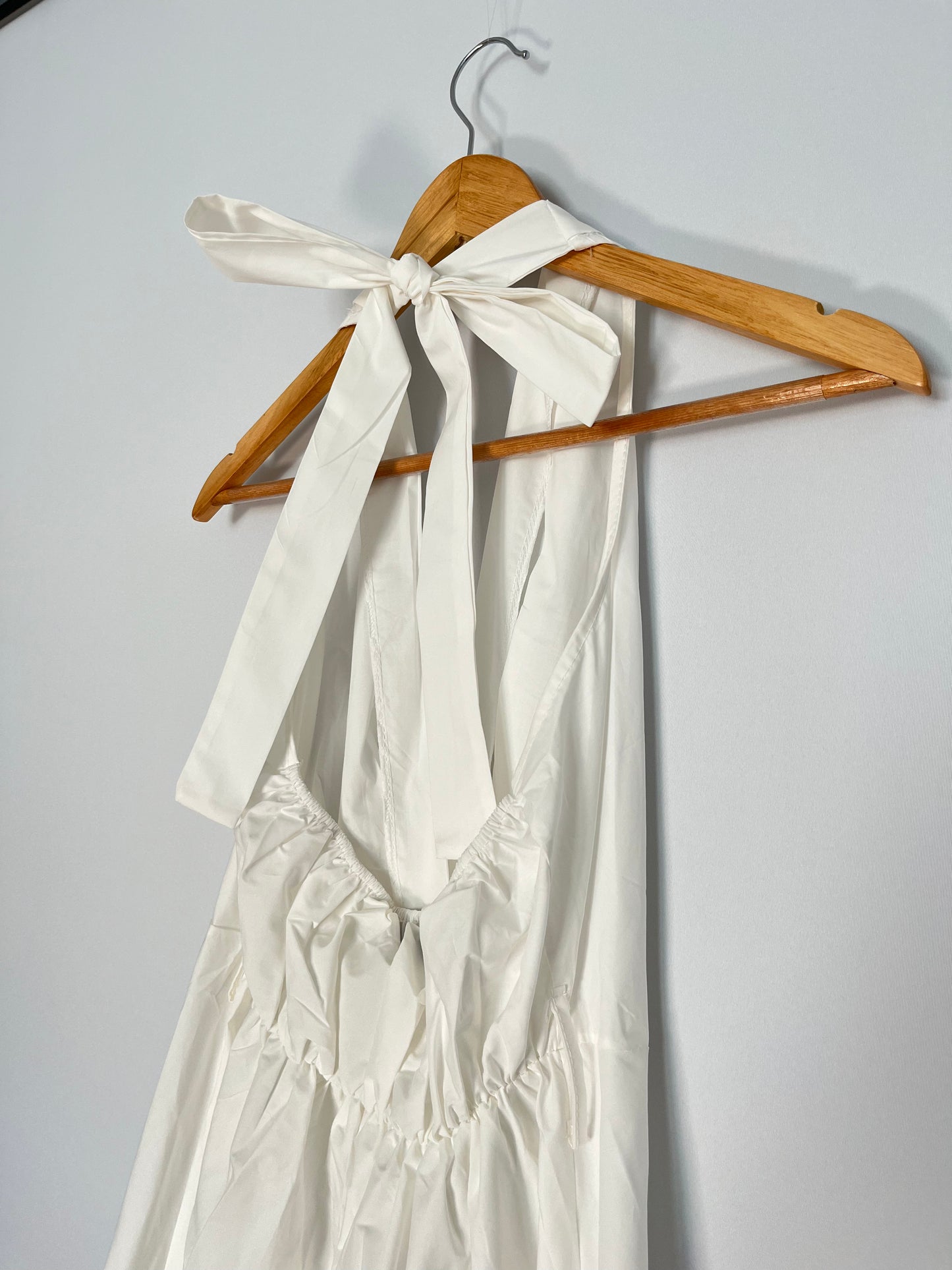 Maxikleid mit Nackenschleife